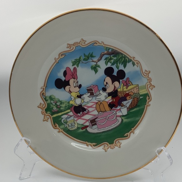 Two Disney Lenox Animated Classics Mickey and Minnie Mouse 8” Dessert Plates - Picture 7 of 14